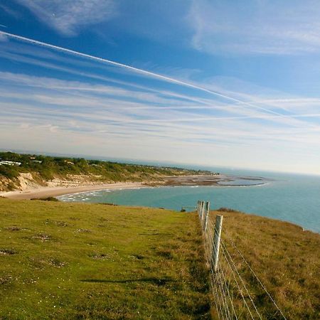 ホテル "Trinity" At Whitecliff Bay Isle Of Wight- Yarborough View 4 ベンブリッジ エクステリア 写真