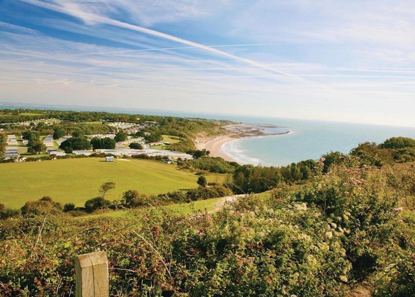 ホテル "Trinity" At Whitecliff Bay Isle Of Wight- Yarborough View 4 ベンブリッジ エクステリア 写真