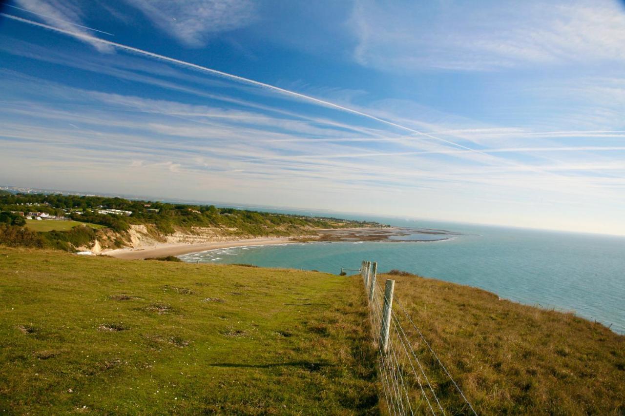 ホテル "Trinity" At Whitecliff Bay Isle Of Wight- Yarborough View 4 ベンブリッジ エクステリア 写真