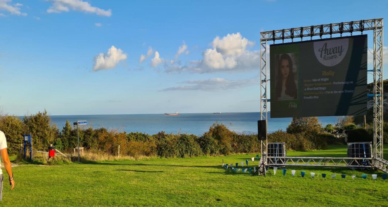 ホテル "Trinity" At Whitecliff Bay Isle Of Wight- Yarborough View 4 ベンブリッジ エクステリア 写真