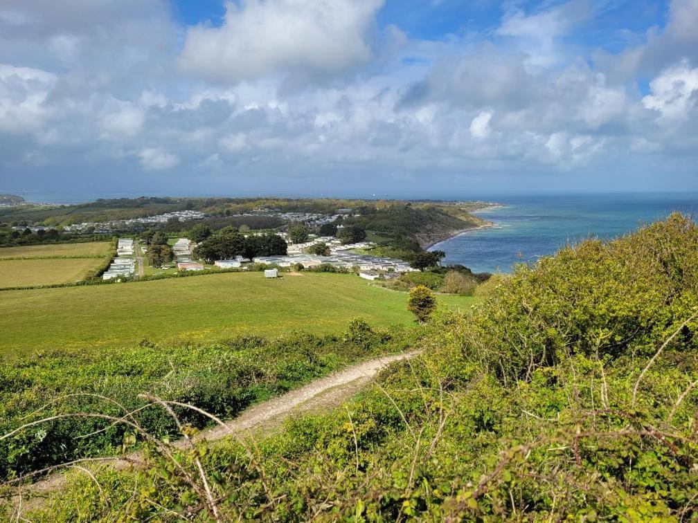 ホテル "Trinity" At Whitecliff Bay Isle Of Wight- Yarborough View 4 ベンブリッジ エクステリア 写真