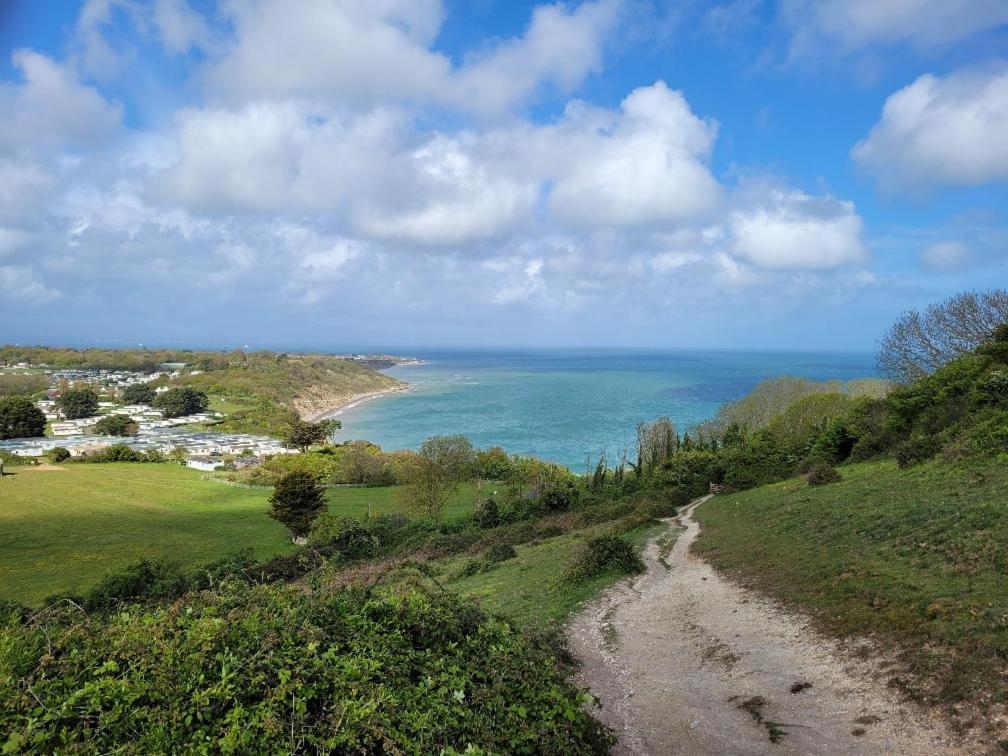 ホテル "Trinity" At Whitecliff Bay Isle Of Wight- Yarborough View 4 ベンブリッジ エクステリア 写真