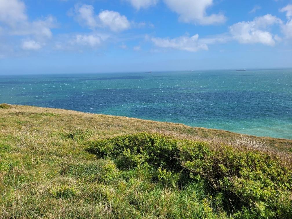 ホテル "Trinity" At Whitecliff Bay Isle Of Wight- Yarborough View 4 ベンブリッジ エクステリア 写真