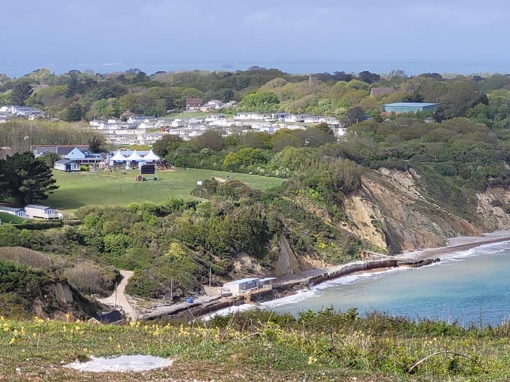 ホテル "Trinity" At Whitecliff Bay Isle Of Wight- Yarborough View 4 ベンブリッジ エクステリア 写真