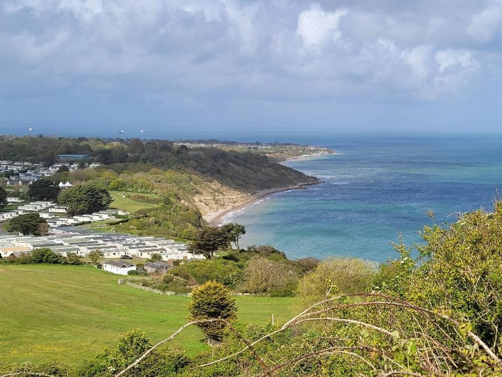 ホテル "Trinity" At Whitecliff Bay Isle Of Wight- Yarborough View 4 ベンブリッジ エクステリア 写真