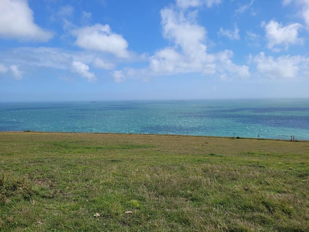 ホテル "Trinity" At Whitecliff Bay Isle Of Wight- Yarborough View 4 ベンブリッジ エクステリア 写真