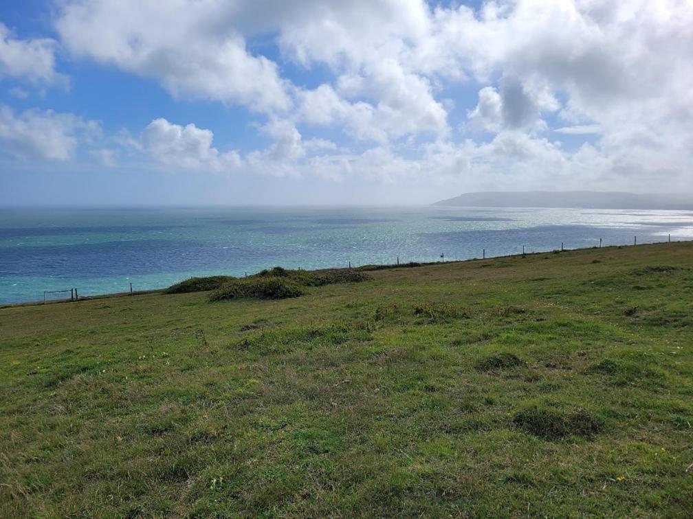 ホテル "Trinity" At Whitecliff Bay Isle Of Wight- Yarborough View 4 ベンブリッジ エクステリア 写真