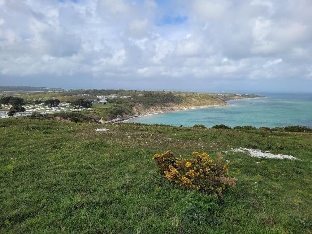 ホテル "Trinity" At Whitecliff Bay Isle Of Wight- Yarborough View 4 ベンブリッジ エクステリア 写真