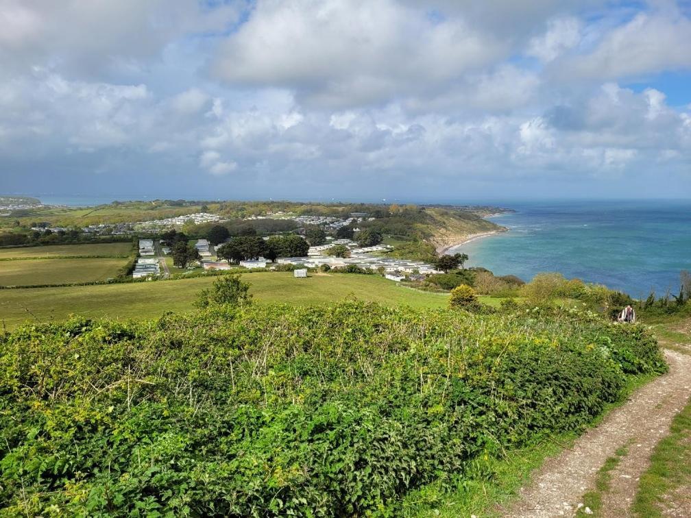 ホテル "Trinity" At Whitecliff Bay Isle Of Wight- Yarborough View 4 ベンブリッジ エクステリア 写真